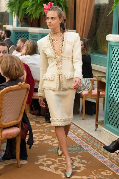 Look 1